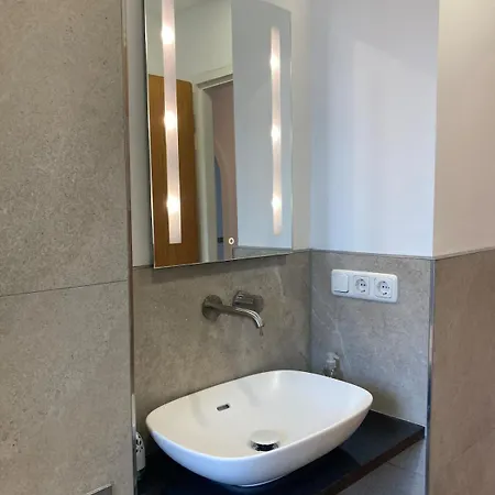 2 Bed 4 Persons In Laim Daire
