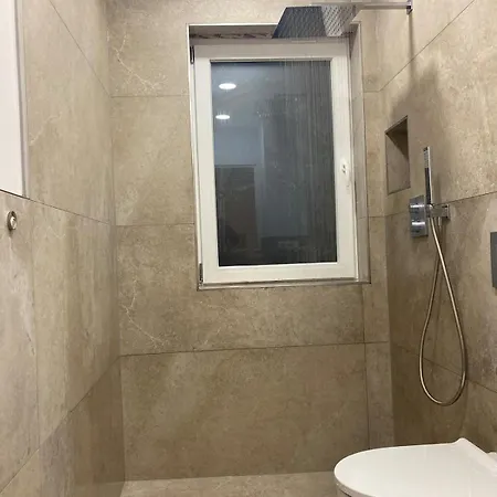 2 Bed 4 Persons In Laim דירה *